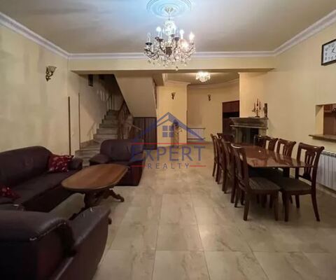 Երեք հարկանի քարե տուն Այգեձորի փողոցում Արաբկիրում