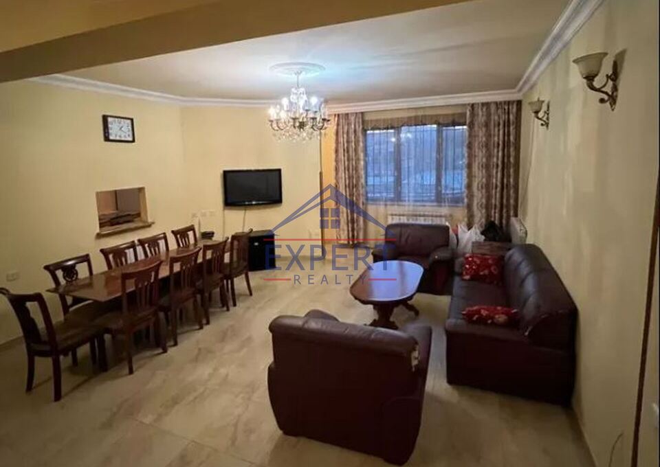 Երեք հարկանի քարե տուն Այգեձորի փողոցում Արաբկիրում