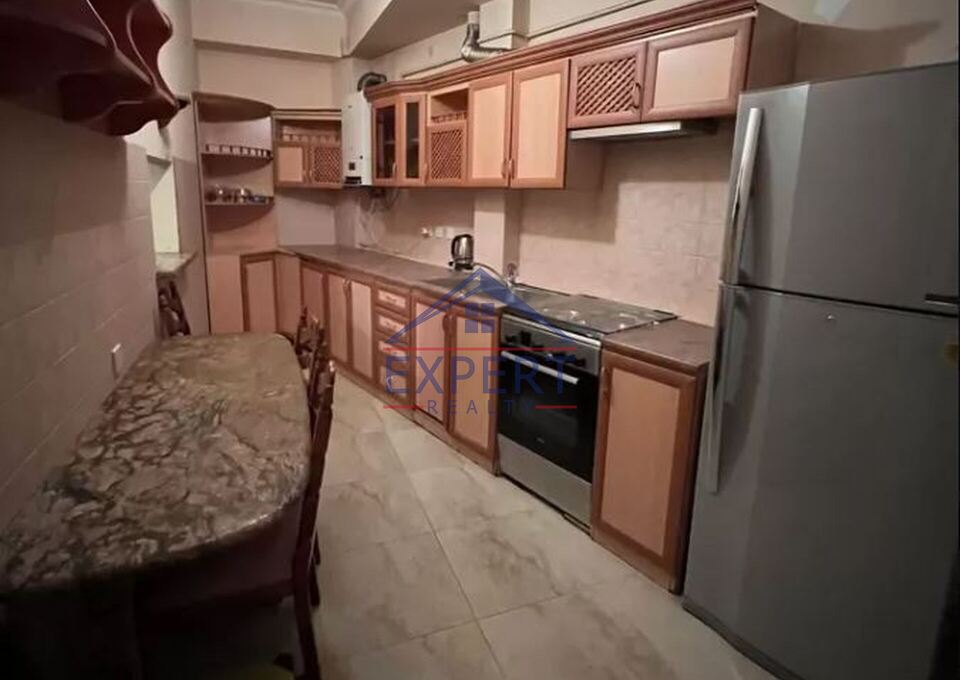 Երեք հարկանի քարե տուն Այգեձորի փողոցում Արաբկիրում