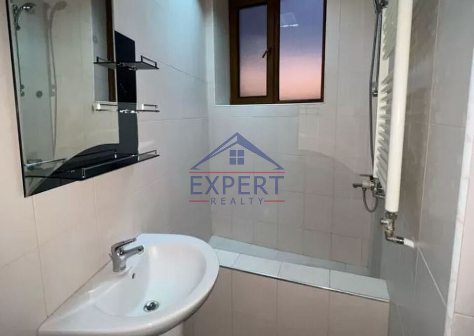 Երեք հարկանի քարե տուն Այգեձորի փողոցում Արաբկիրում