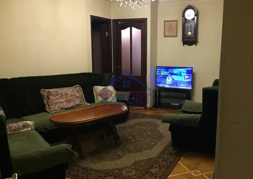 ԿԵՆՏՐՈՆ, ԵՐՎԱՆԴ ՔՈՉԱՐԻ ՓՈՂՈՑ, 4 ՍԵՆՅԱԿ