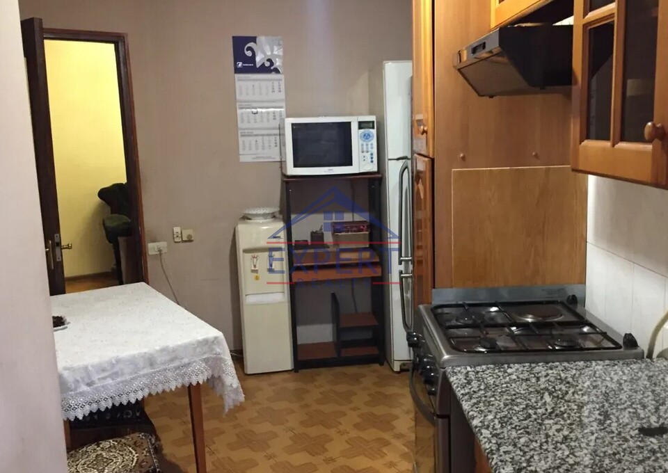 ԿԵՆՏՐՈՆ, ԵՐՎԱՆԴ ՔՈՉԱՐԻ ՓՈՂՈՑ, 4 ՍԵՆՅԱԿ