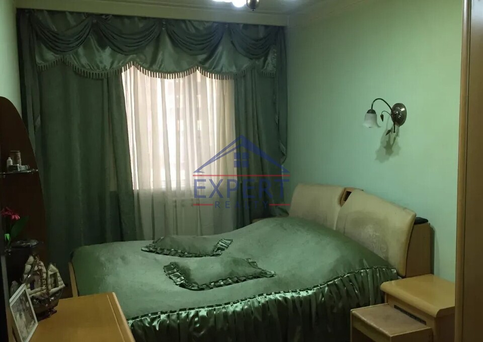ԿԵՆՏՐՈՆ, ԵՐՎԱՆԴ ՔՈՉԱՐԻ ՓՈՂՈՑ, 4 ՍԵՆՅԱԿ
