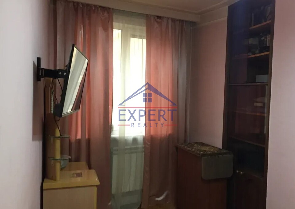 ԿԵՆՏՐՈՆ, ԵՐՎԱՆԴ ՔՈՉԱՐԻ ՓՈՂՈՑ, 4 ՍԵՆՅԱԿ