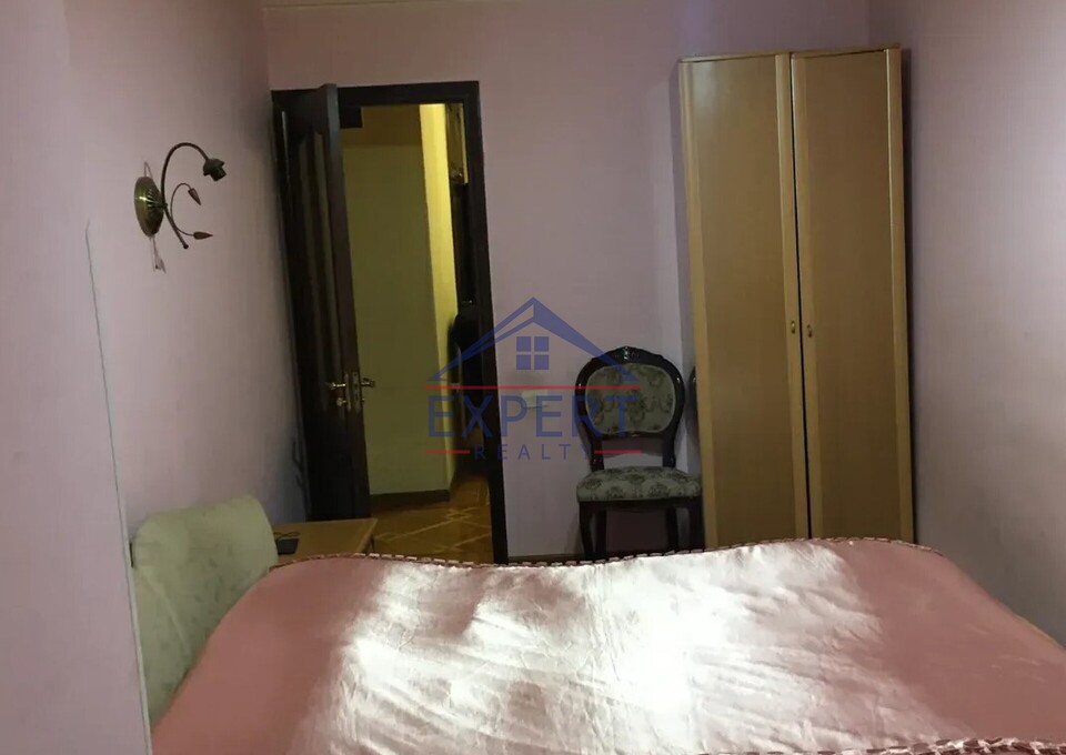 ԿԵՆՏՐՈՆ, ԵՐՎԱՆԴ ՔՈՉԱՐԻ ՓՈՂՈՑ, 4 ՍԵՆՅԱԿ