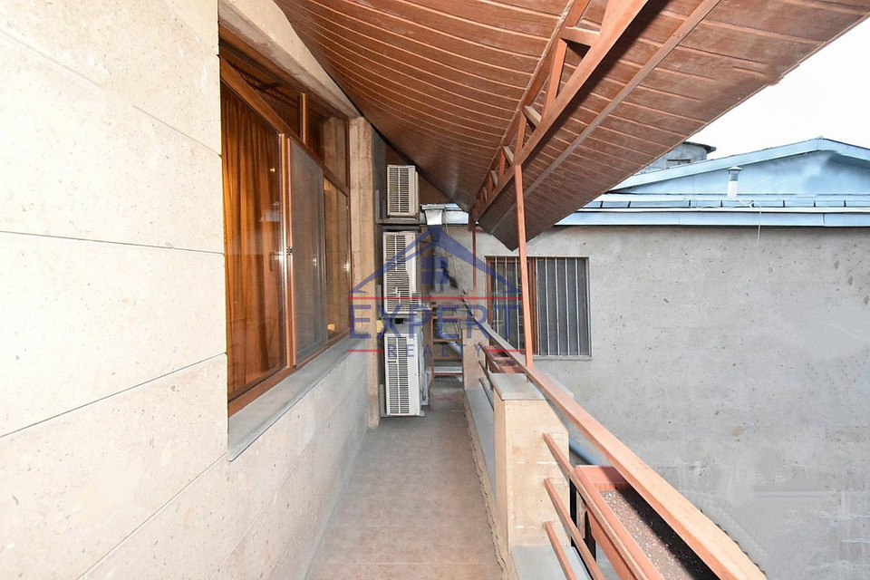 ԿԵՆՏՐՈՆ, ՄՀԵՐ ՄԿՐՏՉՅԱՆ ՓՈՂՈՑ, 4 ՍԵՆՅԱԿ