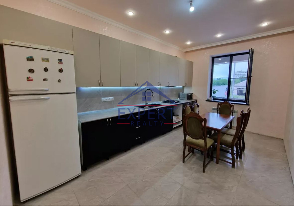 ԷՐԵԲՈՒՆԻ ԹԱՂԱՄԱՍ 5 ՍԵՆՅԱԿ