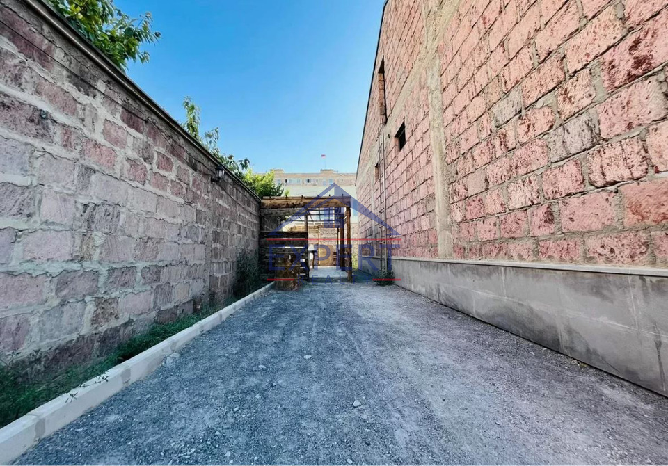 ԷՐԵԲՈՒՆԻ ԹԱՂԱՄԱՍ 5 ՍԵՆՅԱԿ