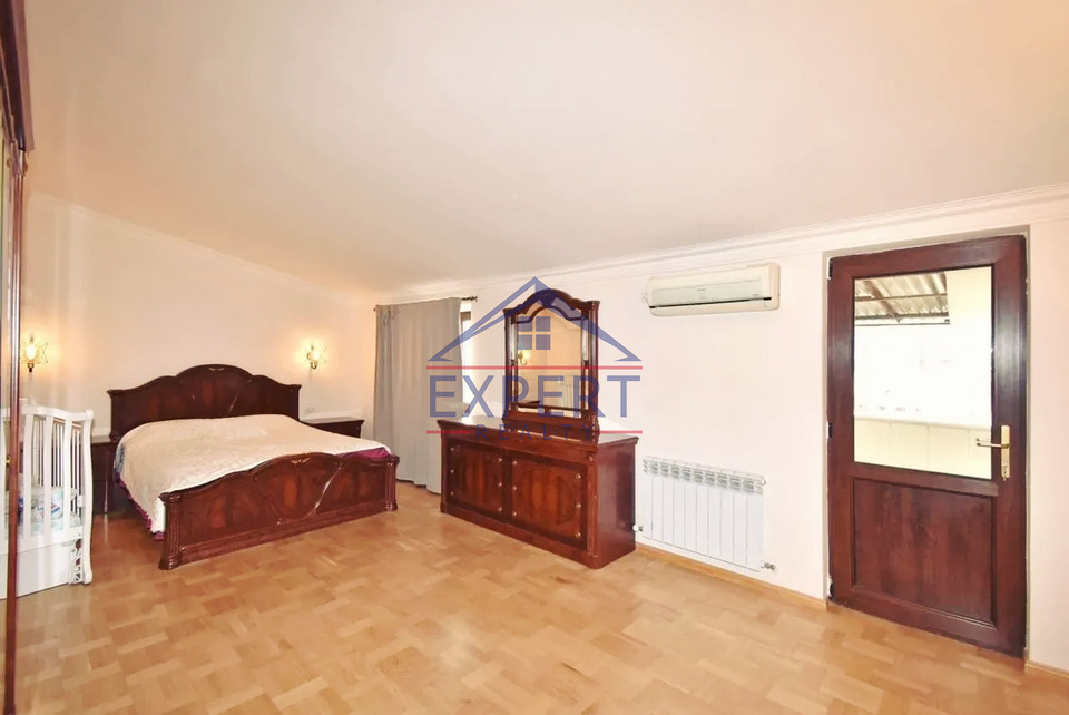 ԿԵՆՏՐՈՆ,ԿՈՂԲԱՑԻ ՓՈՂՈՑ, 5 ՍԵՆՅԱԿ