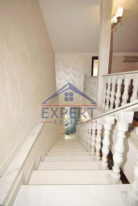 ԿԵՆՏՐՈՆ,ԿՈՂԲԱՑԻ ՓՈՂՈՑ, 5 ՍԵՆՅԱԿ