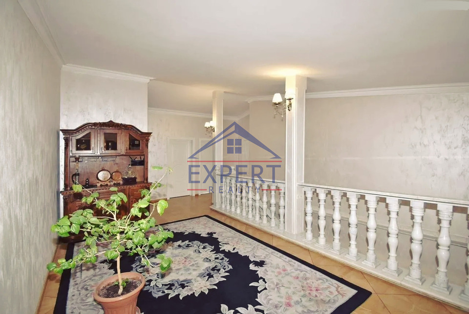 ԿԵՆՏՐՈՆ,ԿՈՂԲԱՑԻ ՓՈՂՈՑ, 5 ՍԵՆՅԱԿ