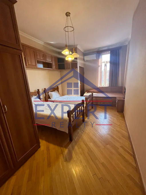 ԿԵՆՏՐՈՆ, ՆԱԼԲԱՆԴՅԱՆ ՓՈՂՈՑ, 7 ՍԵՆՅԱԿ