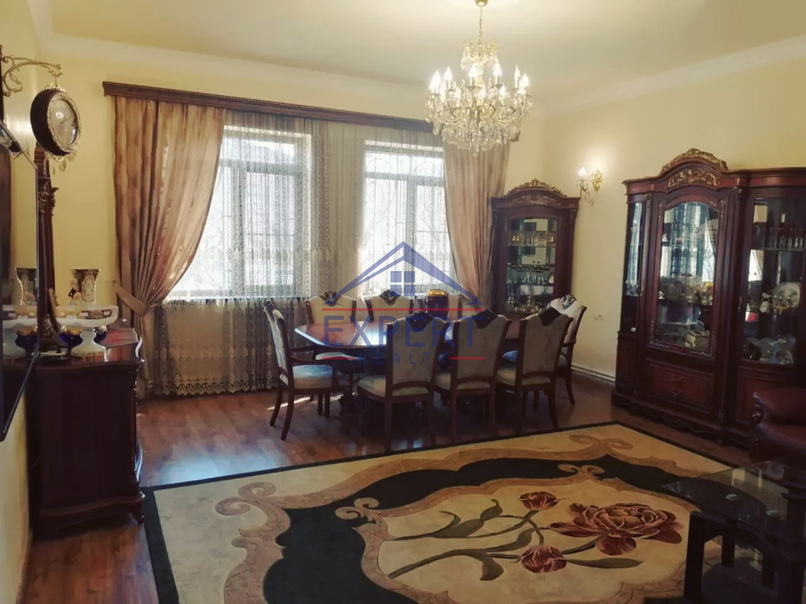 ԷՐԵԲՈՒՆԻ, ԴԱՎԻԹ ԲԵԿ ՓՈՂՈՑ, 6 ՍԵՆՅԱԿ
