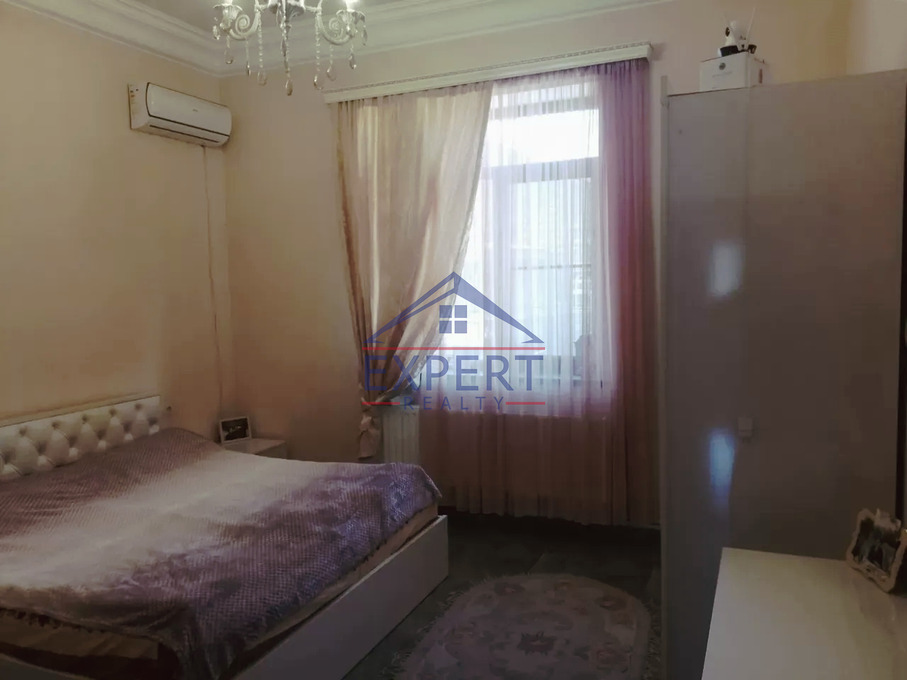 ԷՐԵԲՈՒՆԻ, ԴԱՎԻԹ ԲԵԿ ՓՈՂՈՑ, 6 ՍԵՆՅԱԿ