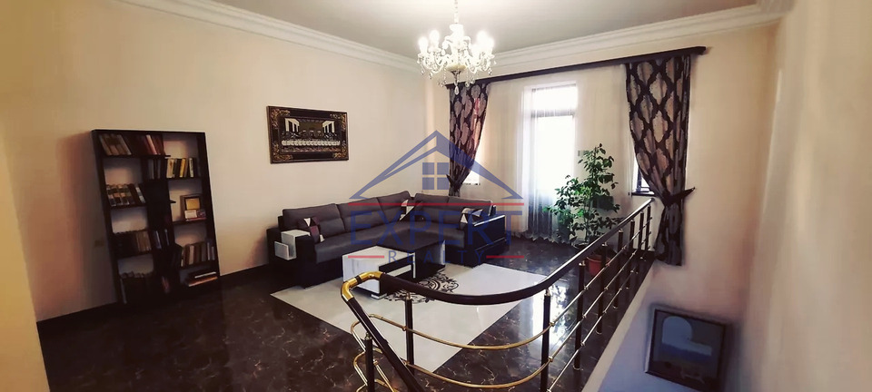 ԷՐԵԲՈՒՆԻ, ԴԱՎԻԹ ԲԵԿ ՓՈՂՈՑ, 6 ՍԵՆՅԱԿ