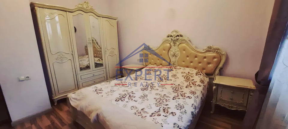 ԷՐԵԲՈՒՆԻ, ԴԱՎԻԹ ԲԵԿ ՓՈՂՈՑ, 6 ՍԵՆՅԱԿ