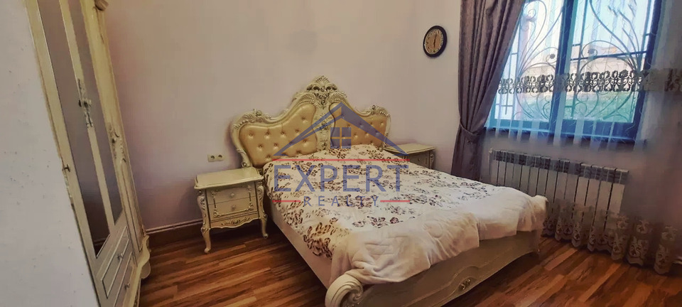 ԷՐԵԲՈՒՆԻ, ԴԱՎԻԹ ԲԵԿ ՓՈՂՈՑ, 6 ՍԵՆՅԱԿ