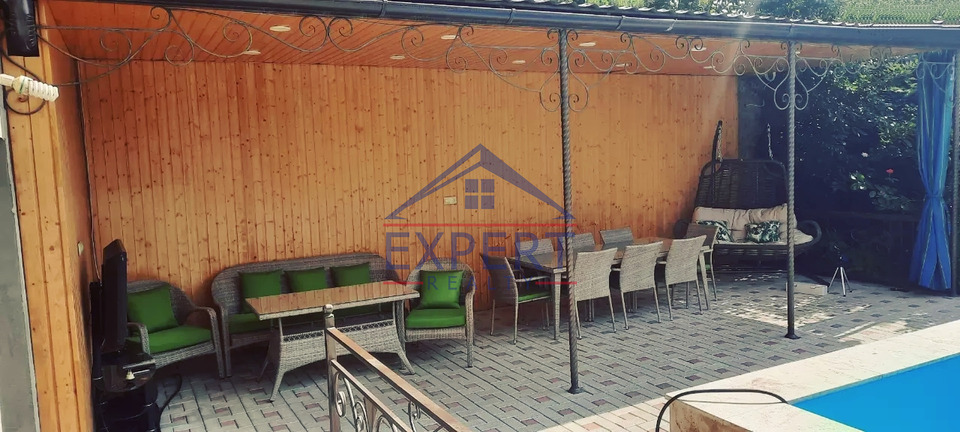 ԷՐԵԲՈՒՆԻ, ԴԱՎԻԹ ԲԵԿ ՓՈՂՈՑ, 6 ՍԵՆՅԱԿ
