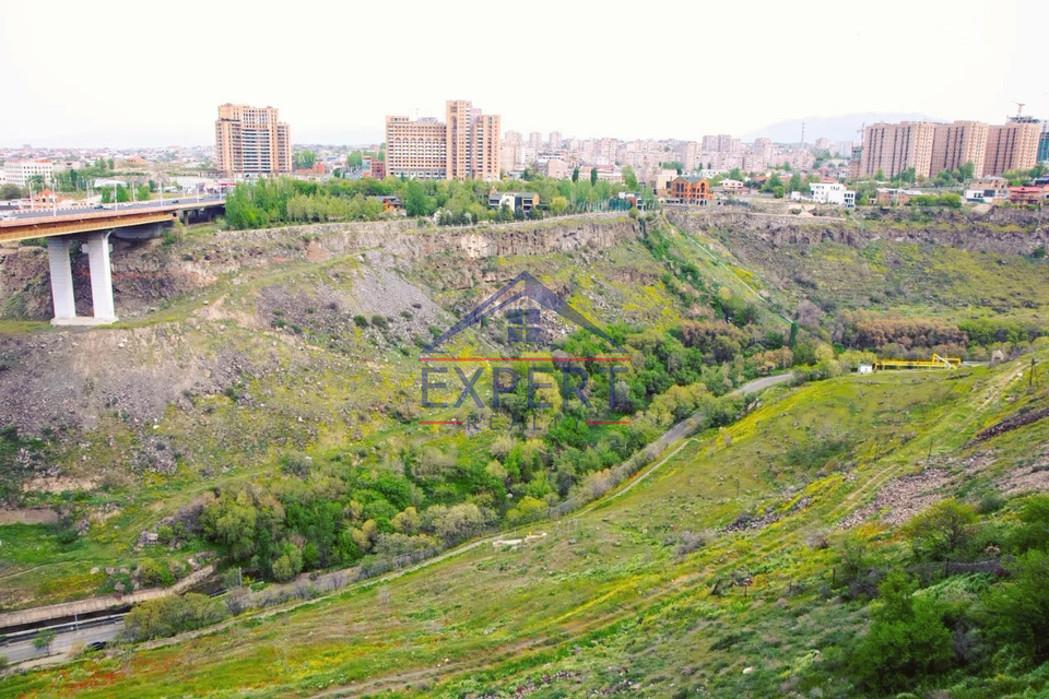 ԱՐԱԲԿԻՐ, 2 ՍԵՆՅԱԿԱՆՈՑ ԱՌԱՆՁՆԱՏՈՒՆ