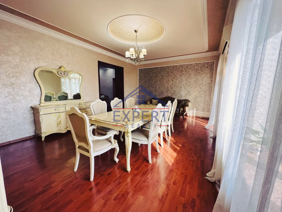 ԿԵՆՏՐՈՆ, ՄԱՇՏՈՑԻ ՊՈՂՈՏԱ, 3 ՍԵՆՅԱԿ