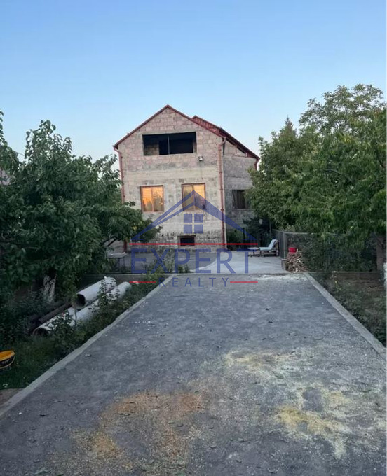 ԱՐԱԲԿԻՐ ՂԱՓԱՆՑՅԱՆ ՓՈՂՈՑ 3 ՀԱՐԿ 900 ՔՄ