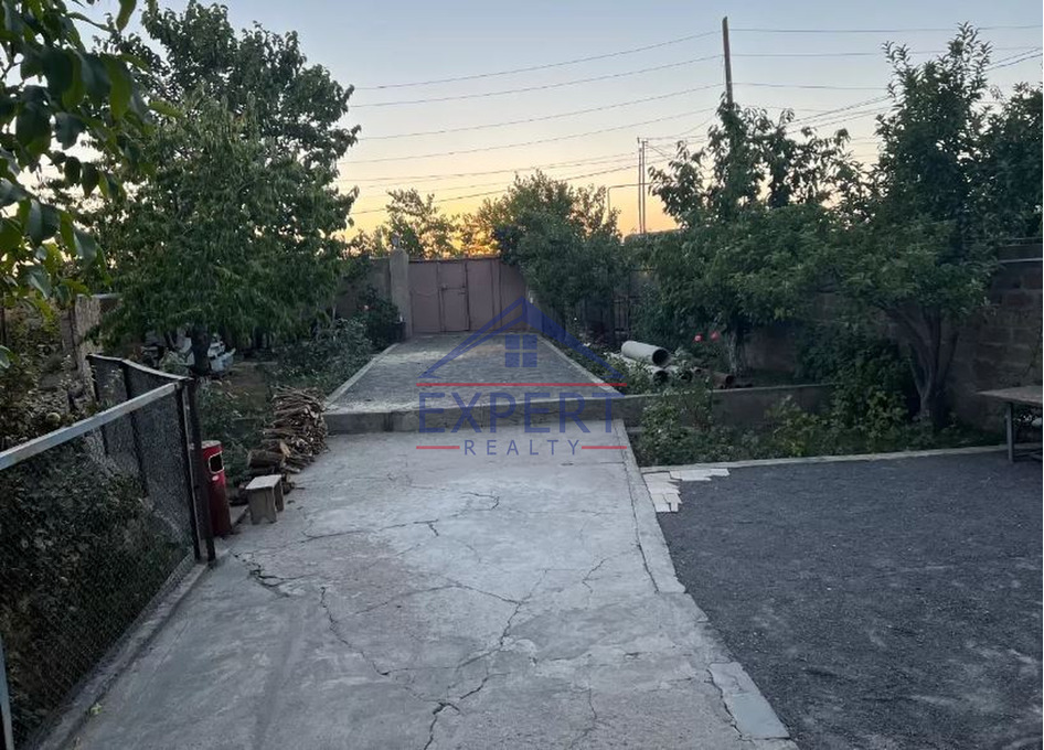 ԱՐԱԲԿԻՐ ՂԱՓԱՆՑՅԱՆ ՓՈՂՈՑ 3 ՀԱՐԿ 900 ՔՄ