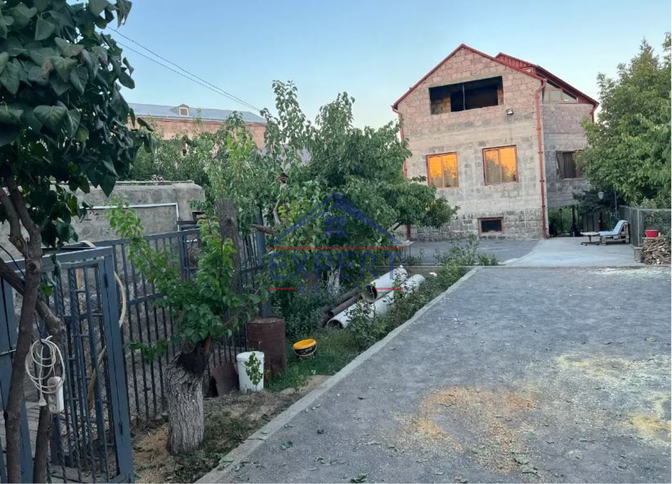 ԱՐԱԲԿԻՐ ՂԱՓԱՆՑՅԱՆ ՓՈՂՈՑ 3 ՀԱՐԿ 900 ՔՄ