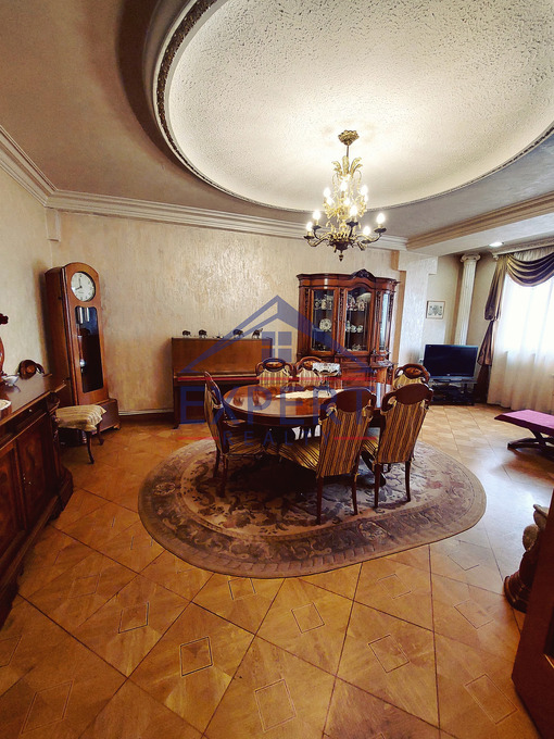 ԿԵՆՏՐՈՆ, ԴԵՄԻՐՃՅԱՆ ՓՈՂՈՑ, 3 ՍԵՆՅԱԿ