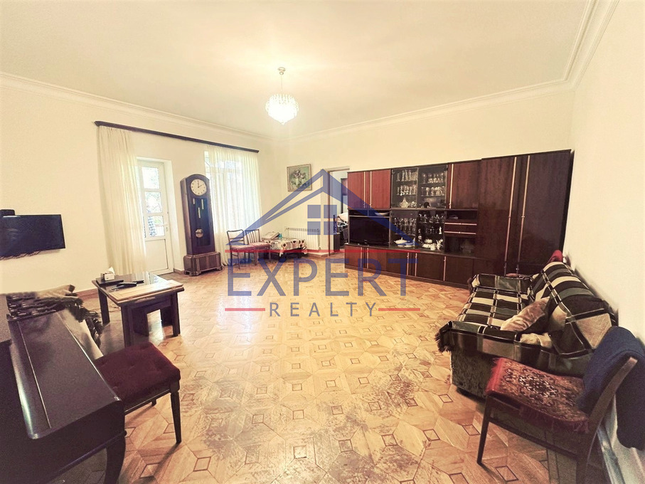 ԿԵՆՏՐՈՆ, ՊՈՒՇԿԻՆ ՓՈՂՈՑ, 3 ՍԵՆՅԱԿ