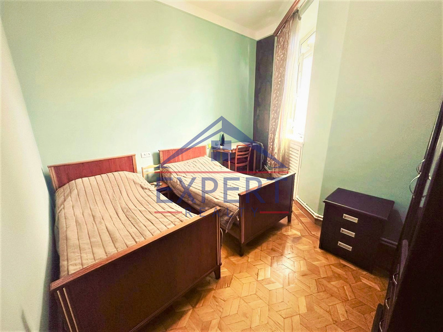 ԿԵՆՏՐՈՆ, ՊՈՒՇԿԻՆ ՓՈՂՈՑ, 3 ՍԵՆՅԱԿ