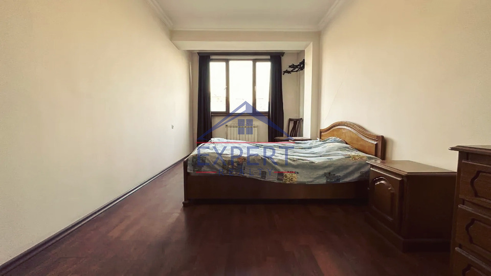 ԿԵՆՏՐՈՆ, ՆԱԼԲԱՆԴՅԱՆ ՓՈՂՈՑ, 2 ՍԵՆՅԱԿ