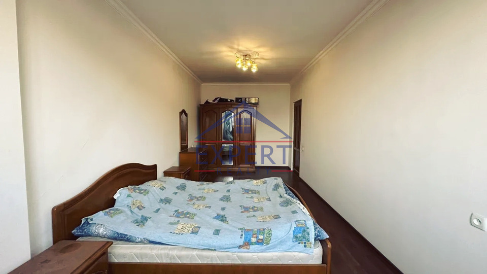 ԿԵՆՏՐՈՆ, ՆԱԼԲԱՆԴՅԱՆ ՓՈՂՈՑ, 2 ՍԵՆՅԱԿ