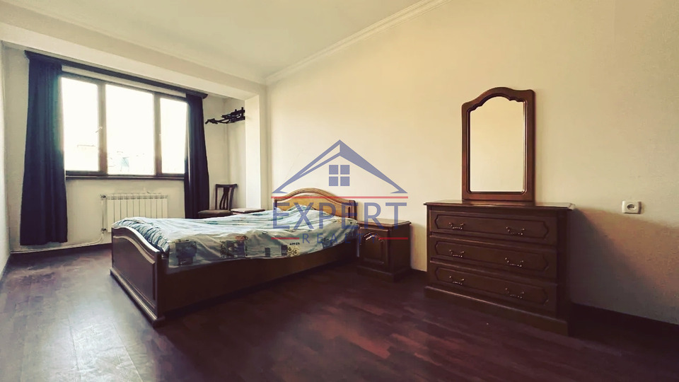 ԿԵՆՏՐՈՆ, ՆԱԼԲԱՆԴՅԱՆ ՓՈՂՈՑ, 2 ՍԵՆՅԱԿ