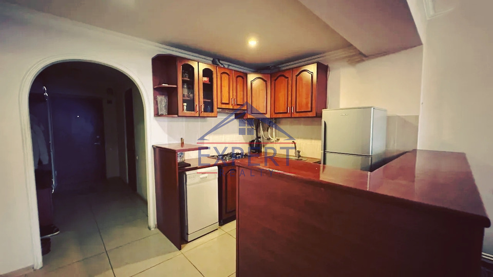 ԿԵՆՏՐՈՆ, ՆԱԼԲԱՆԴՅԱՆ ՓՈՂՈՑ, 2 ՍԵՆՅԱԿ