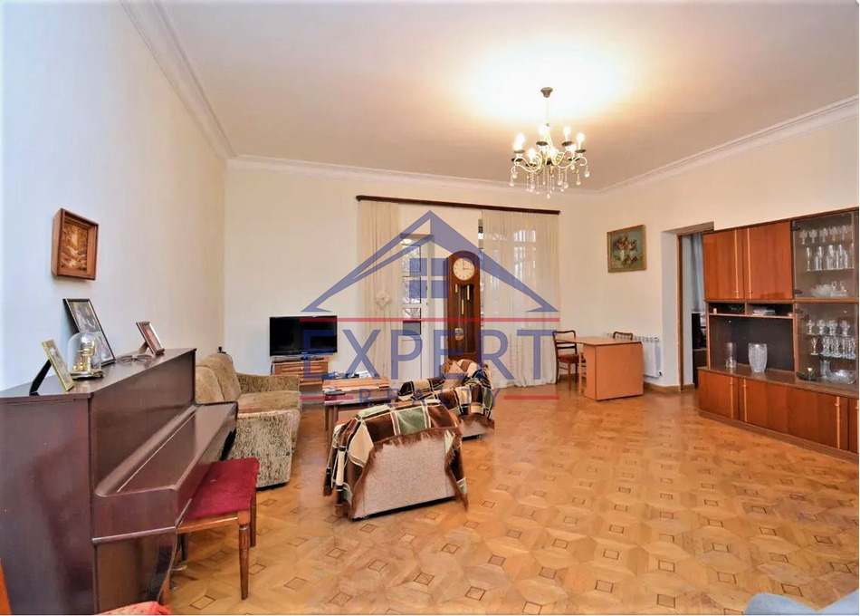 ԿԵՆՏՐՈՆ, ՊՈՒՇԿԻՆ ՓՈՂՈՑ, 3 ՍԵՆՅԱԿ