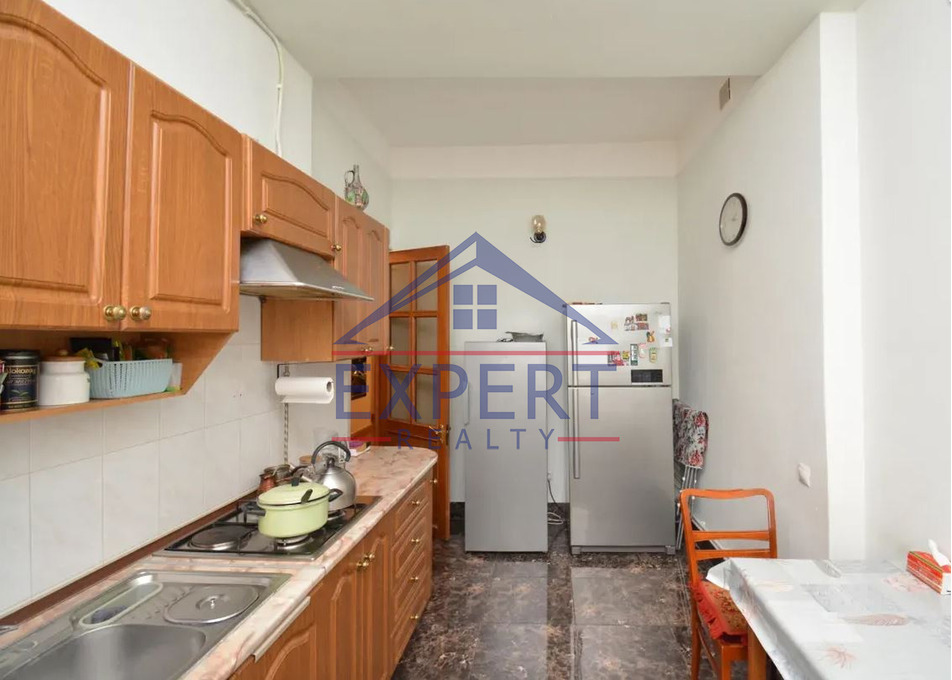 ԿԵՆՏՐՈՆ, ՊՈՒՇԿԻՆ ՓՈՂՈՑ, 3 ՍԵՆՅԱԿ