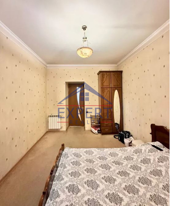 ԿԵՆՏՐՈՆ, ՄԱՇՏՈՑԻ ՊՈՂՈՏԱ, 3 ՍԵՆՅԱԿ