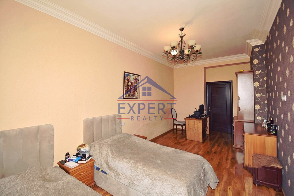 ԱՐԱԲԿԻՐ, ՄԱՄԻԿՈՆՅԱՆՑ, 4 ՍԵՆՅԱԿ