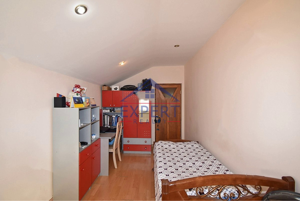 ԱՐԱԲԿԻՐ, Վ․ ՀԱՄԲԱՐՁՈՒՄՅԱՆ 4 ՍԵՆՅԱԿ