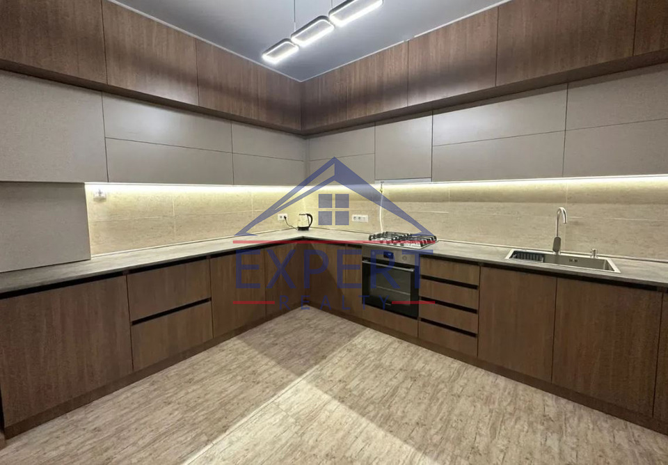 ԿԵՆՏՐՈՆ, ՊԱՐՈՆՅԱՆ ՓՈՂՈՑ, 2 ՍԵՆՅԱԿ