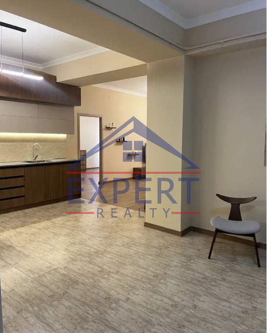 ԿԵՆՏՐՈՆ, ՊԱՐՈՆՅԱՆ ՓՈՂՈՑ, 2 ՍԵՆՅԱԿ