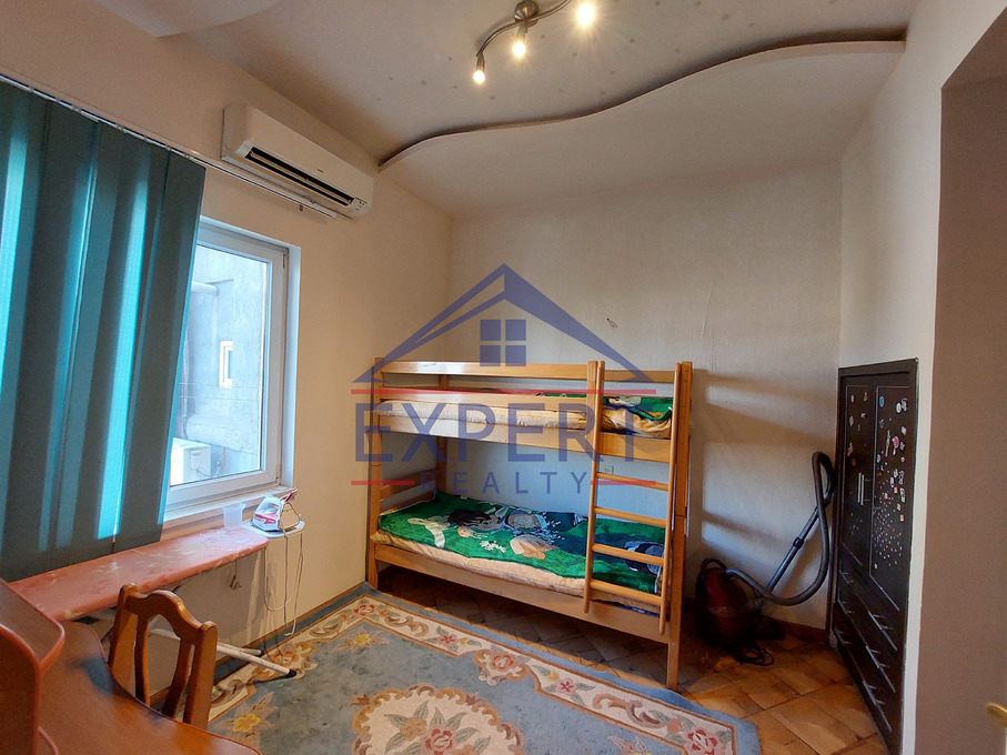 ԿԵՆՏՐՈՆ, ԶԱՔՅԱՆ ՓՈՂՈՑ, 3 ՍԵՆՅԱԿ