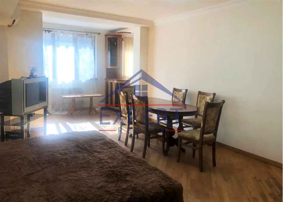 ԿԵՆՏՐՈՆ, ՄԱՇՏՈՑԻ ՊՈՂՈՏԱ, 3 ՍԵՆՅԱԿ