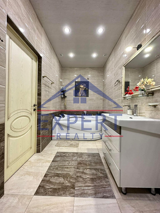 ԿԵՆՏՐՈՆ, ԾԻԾԵՌՆԱԿԱԲԵՐԴԻ ԽՃՈՒՂԻ, 3 ՍԵՆՅԱԿ