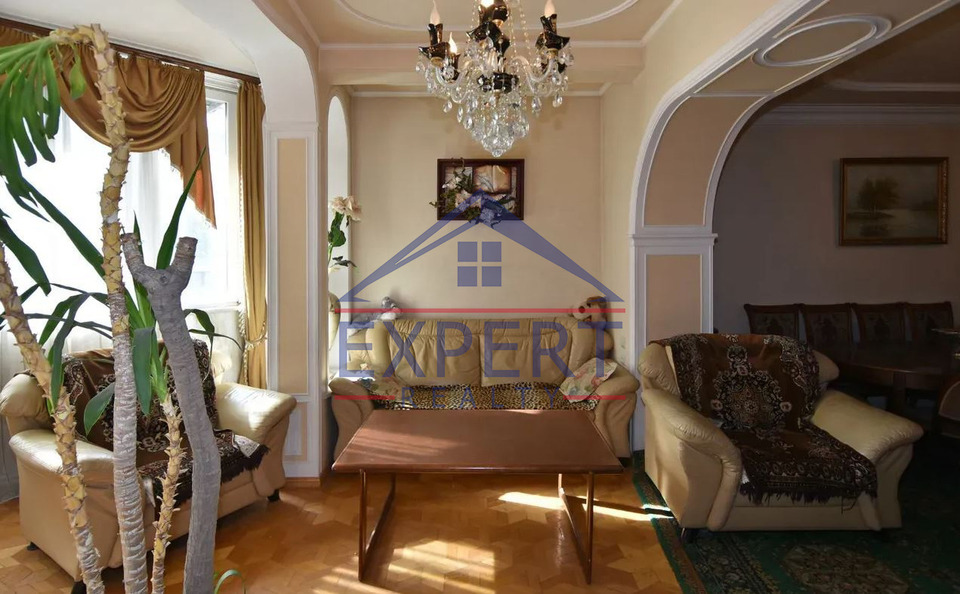 ԱՐԱԲԿԻՐ, ԱՎԵՏԻՍՅԱՆ ՓՈՂՈՑ, 4 ՍԵՆՅԱԿ