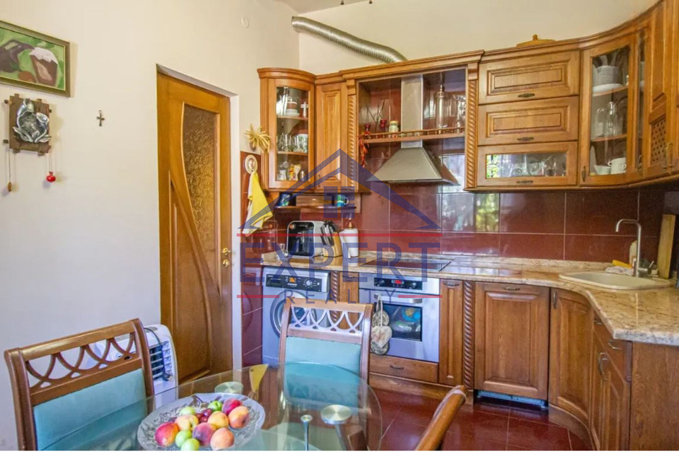 ԿԵՆՏՐՈՆ, ՀՐԱՆՏ ՇԱՀԻՆՅԱՆ ՓՈՂՈՑ, 4 ՍԵՆՅԱԿ