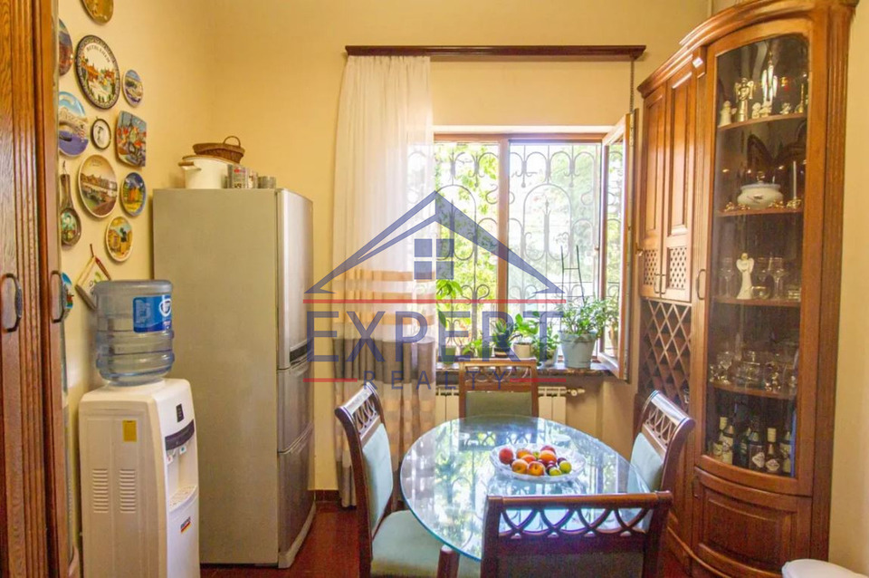ԿԵՆՏՐՈՆ, ՀՐԱՆՏ ՇԱՀԻՆՅԱՆ ՓՈՂՈՑ, 4 ՍԵՆՅԱԿ