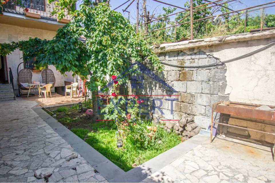 ԿԵՆՏՐՈՆ, ՀՐԱՆՏ ՇԱՀԻՆՅԱՆ ՓՈՂՈՑ, 4 ՍԵՆՅԱԿ