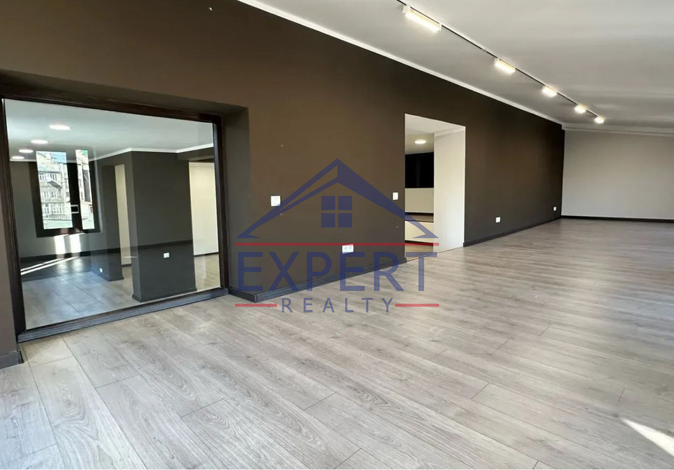 ԿԵՆՏՐՈՆ, ԱԴԱՄՅԱՆ ՓՈՂՈՑ, 160ՔՄ․