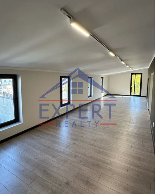 ԿԵՆՏՐՈՆ, ԱԴԱՄՅԱՆ ՓՈՂՈՑ, 160ՔՄ․